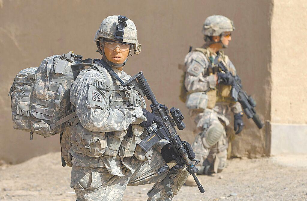 台湾资深媒体人陈世昌发文写道：“美国入侵委内瑞拉，台湾民间当看一场好莱坞电影，少