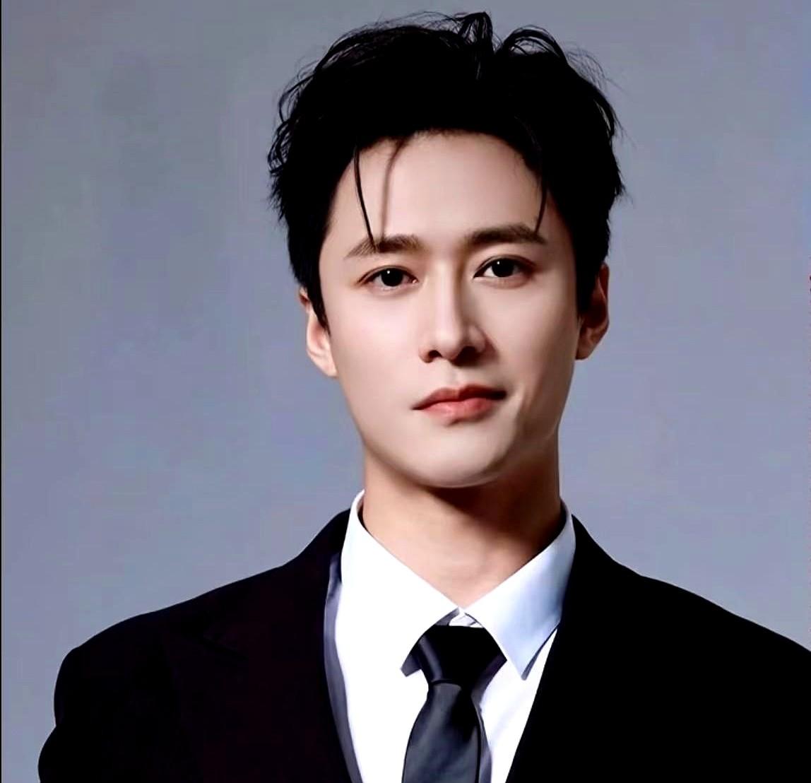 “想省钱省心，就找王皓祯。”

这句话，现在在不少剧组里悄悄流传开了。

说的就