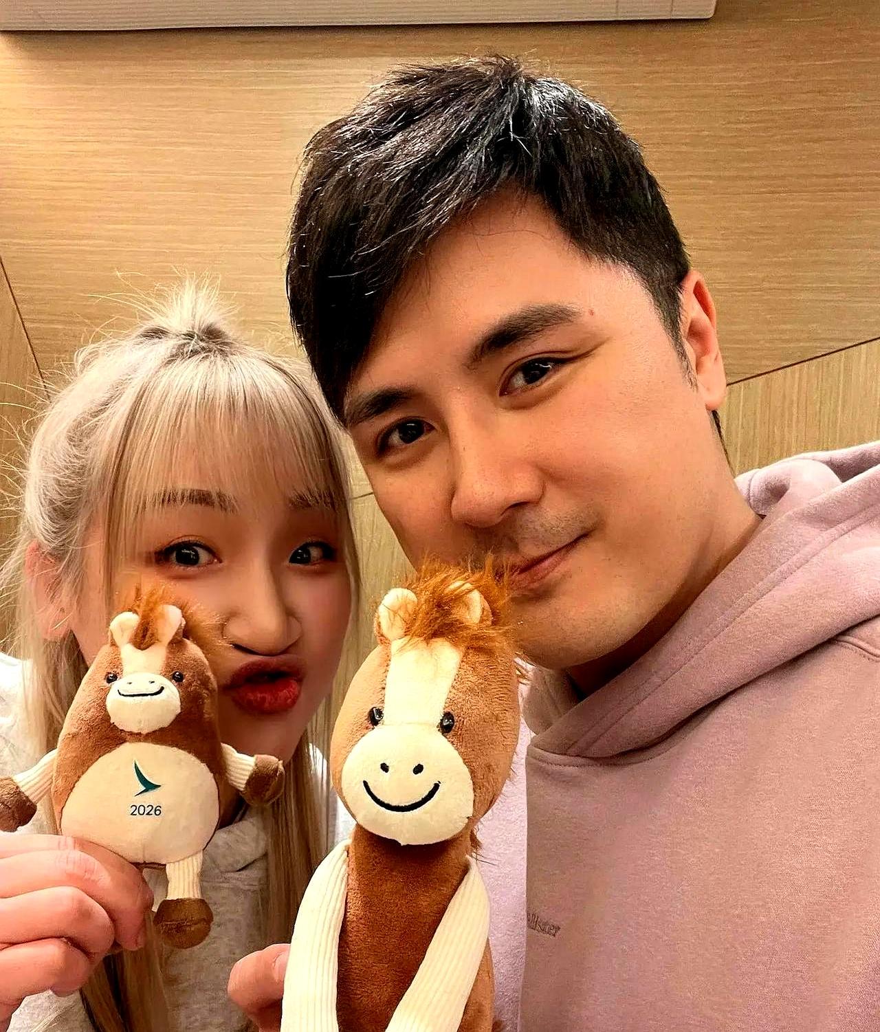 这年头，连亲爹的话都不信了？
香港李家这场父子互撕大戏，真是让人看得直摇头。
