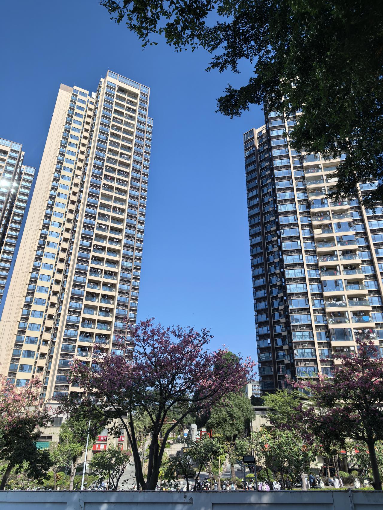 我们跑路，让孩子安心工作。
       孩子在南方工作，一般过年就回西北老家一