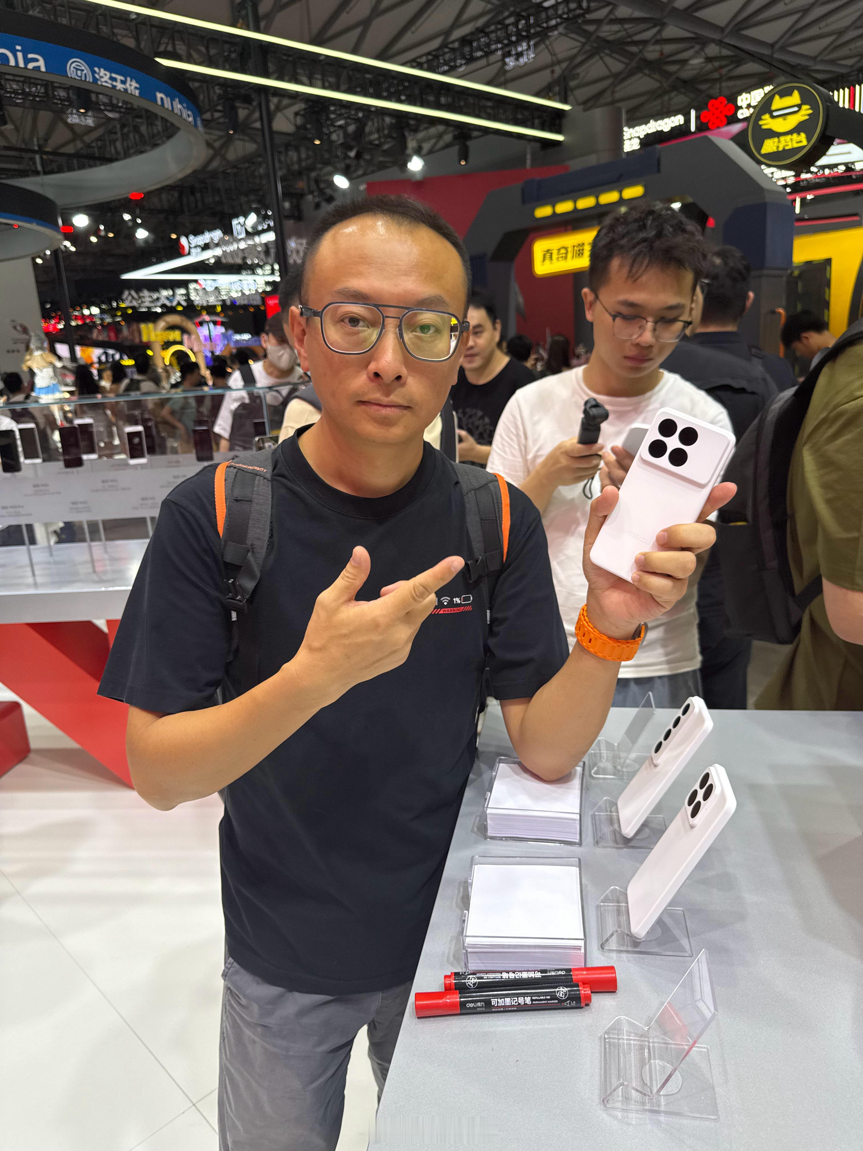 赚到了，今天居然提前体验到了魅族22 手感首秀！来2025Chinajoy现场体