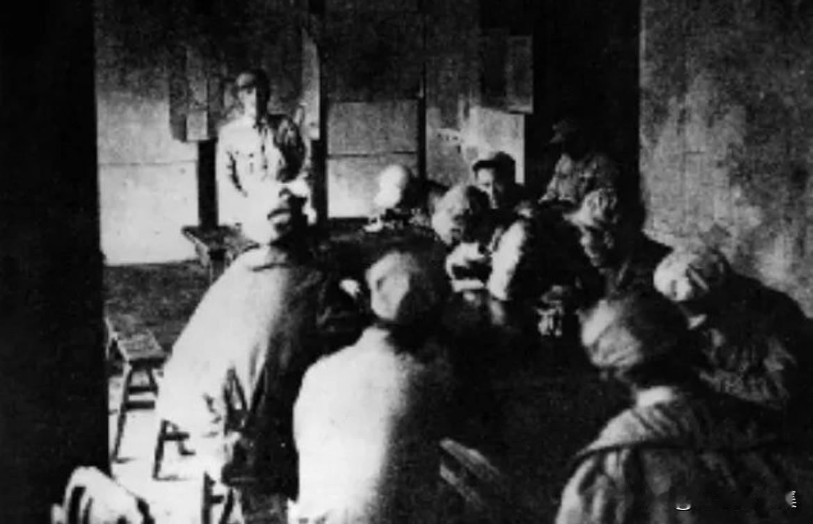 1949年10月金门战斗前夕，二四四团在福建省同安县莲河召开作战会议时的留影。照