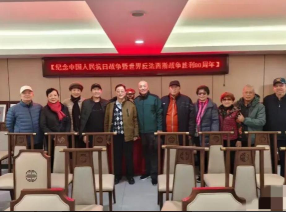 四野后代联谊会有一个不成文的规矩，参加聚会的嘉宾都会自觉地按照自己父辈的职务高低