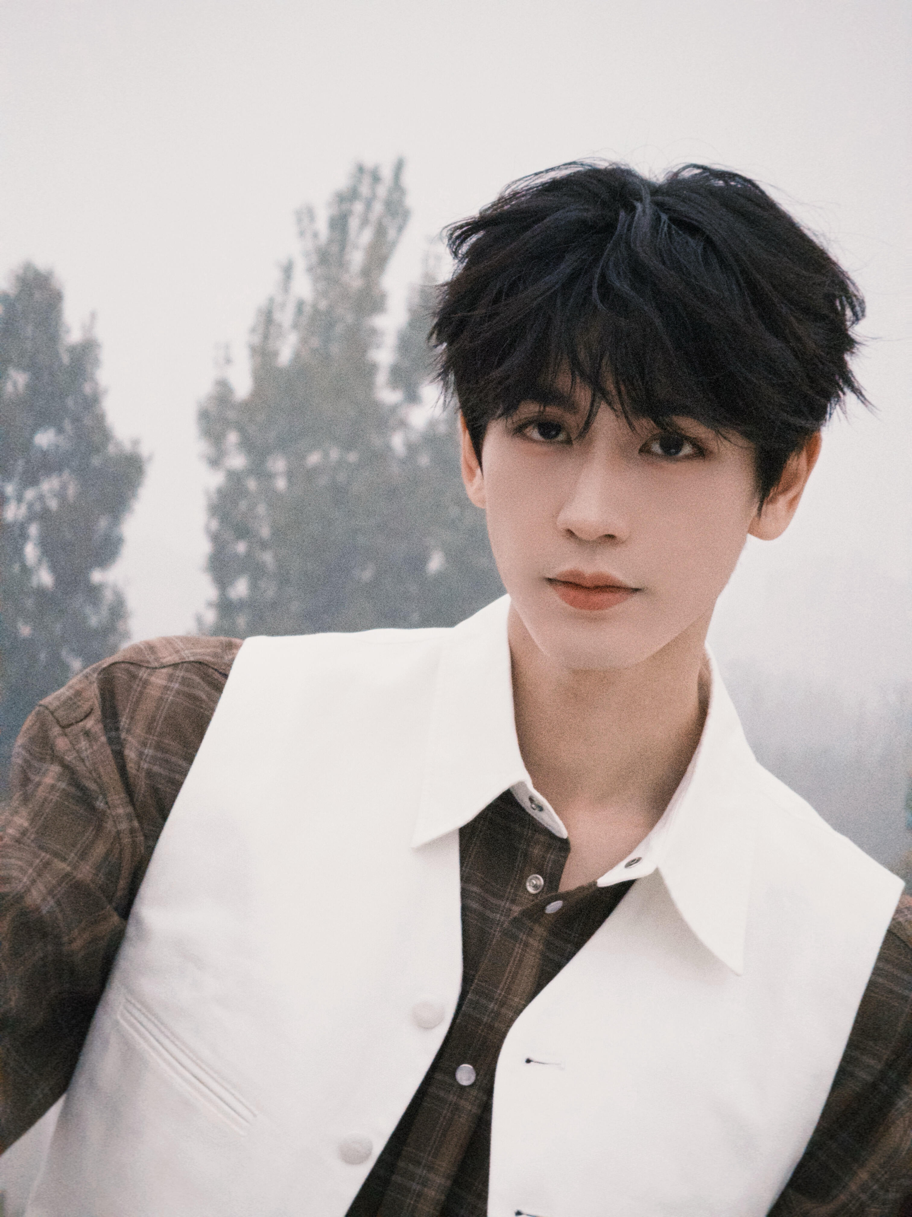 张凌赫ins营业大片，恭迎宙草，好伟大的一张脸❗ 