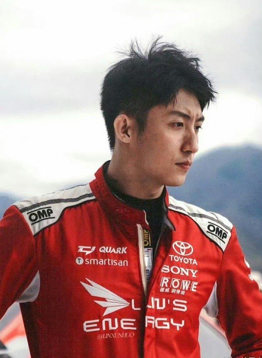 林臻东最后没油了是战术也是格局 少油上路、死咬对手、耗尽动力送队友...林臻东用