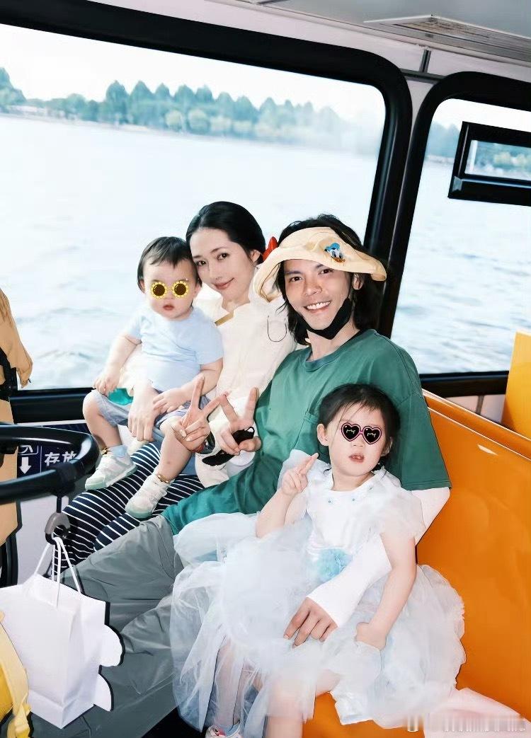 向佐回应向家破产人家早说过没大家想的那么有钱，财产划分也清清楚楚，咱们操这心干啥