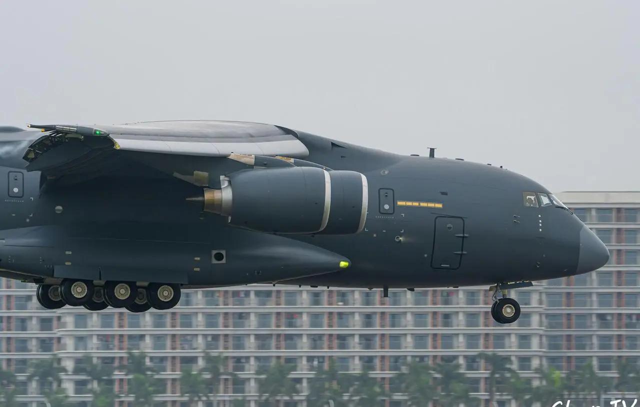 装着涡扇20的胖妞到处跑了，网传这是在海南拍到的，热带气候湿热，做下适应性训练，