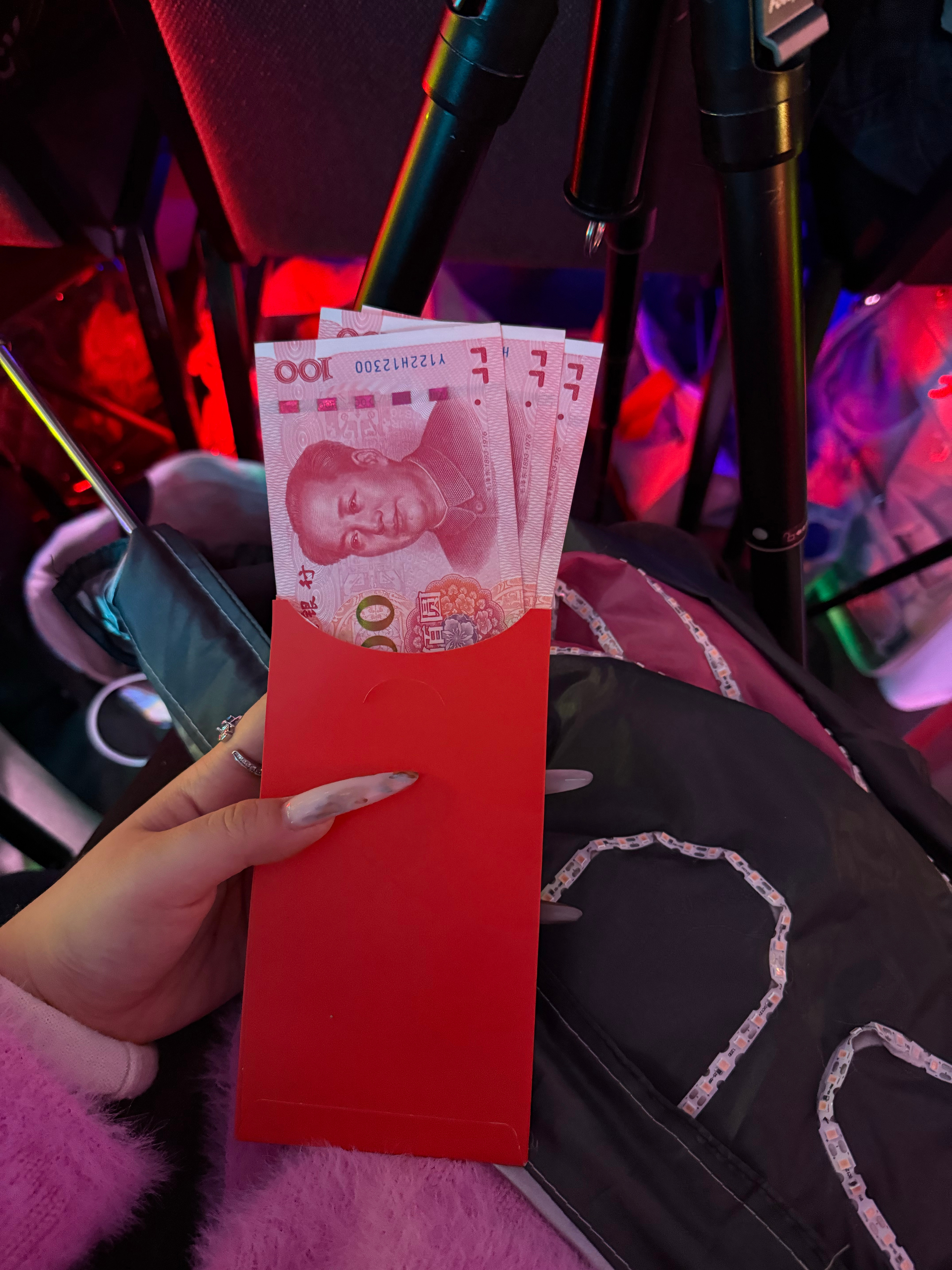 左奇函粉丝荣誉之战线下发红包左奇函粉丝荣誉之战发红包 荣誉之战左奇函粉丝发了30