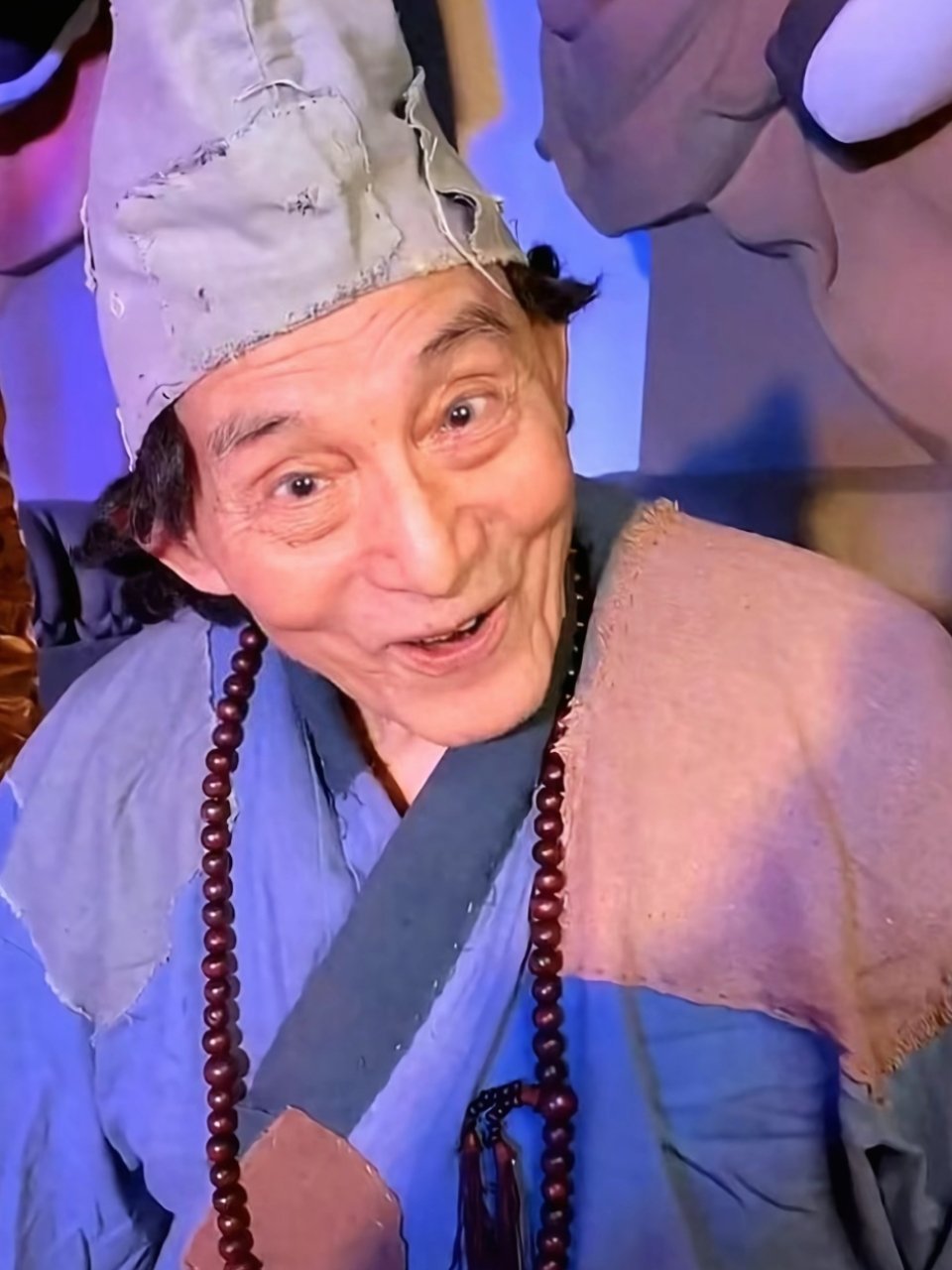 游本昌去世头部热点创作计划 提起游本昌，大家脑海里，都是那一把破蒲扇、一身破旧袈
