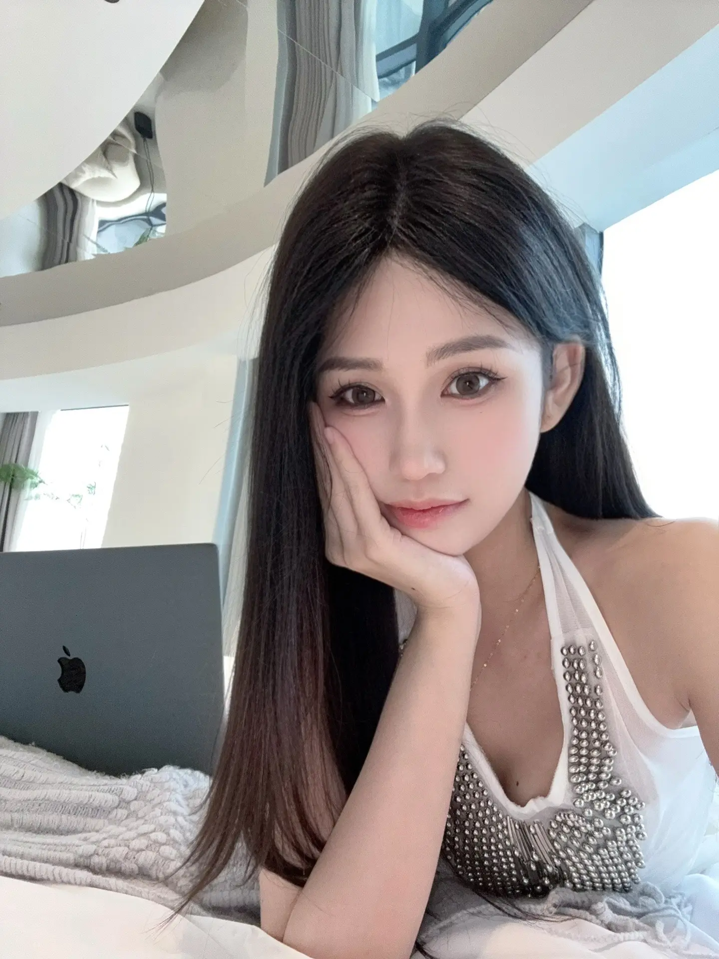 出来玩儿也不忘看大奉打更人