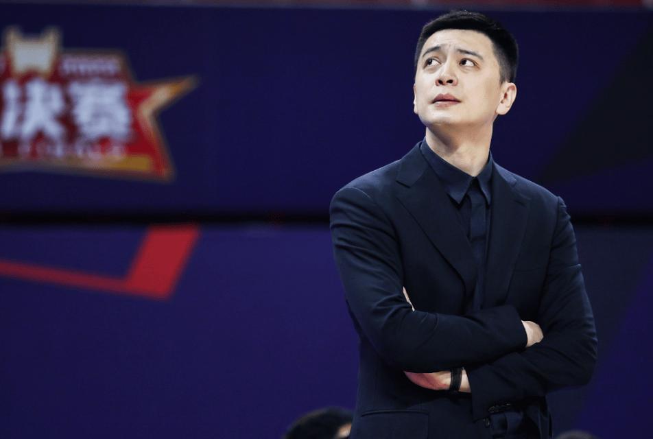 杨鸣在采访中说辽篮备受质疑，全队都憋着一股劲努力训练，赢下了对北控的热身赛这句话