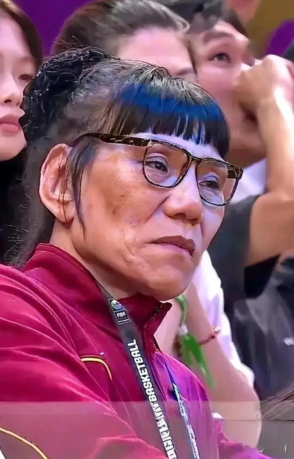 58岁郑海霞无儿无女，老态尽显。从一个贫困乡村的小女孩，到成为世界体坛的女篮巨星