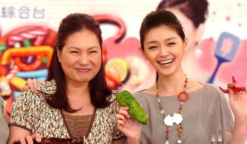 S妈亲哥哥去世  4月14日，S妈77岁的哥哥（原住民歌手雅维茉芮父亲）安详离世