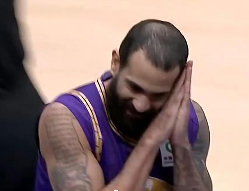 惊心动魄的4.9秒！史密斯神奇压哨绝杀，里勒晚安梦想瞬间破碎。

4月4日晚，北