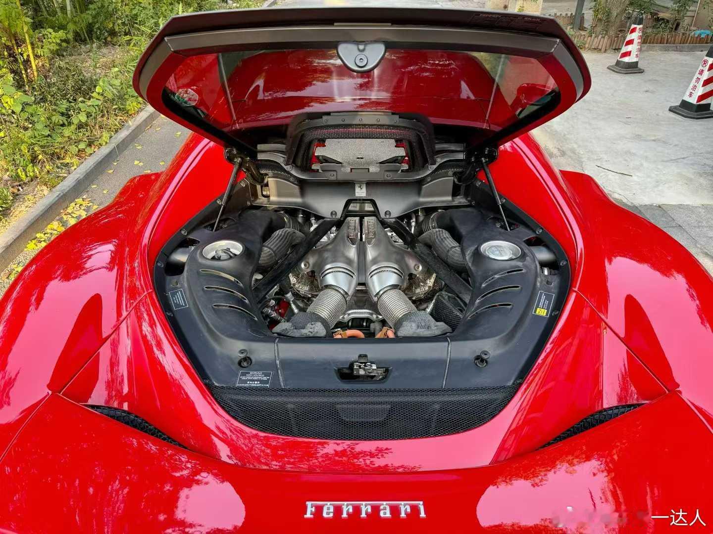 法拉利296 GTB，23年出厂24年上牌，8300公里 