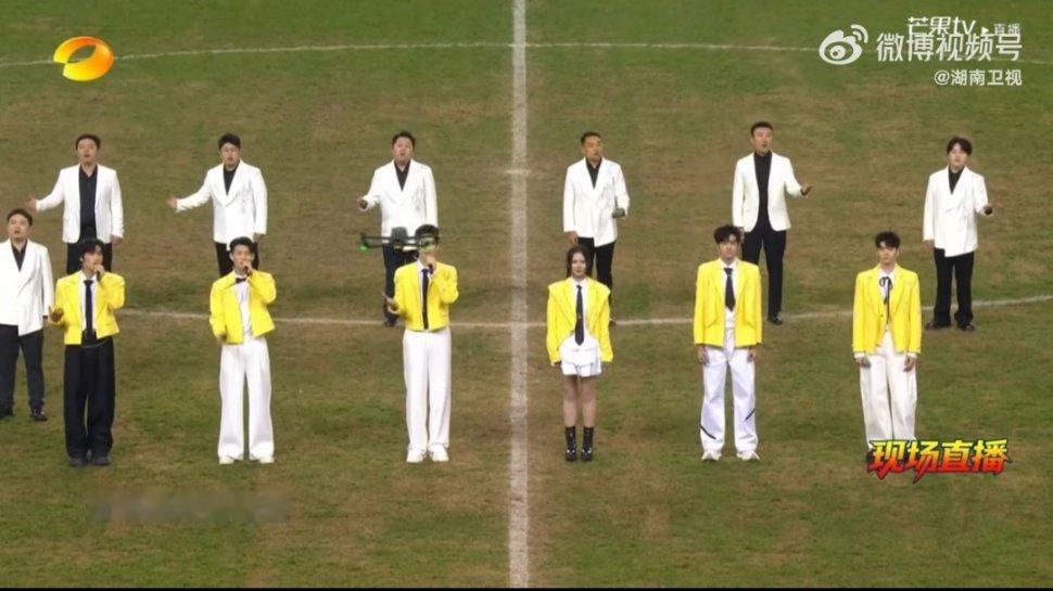 声鸣远扬七强在湘超唱我和我的祖国《声鸣远扬2025》七强选手齐聚湘足联赛总决赛，