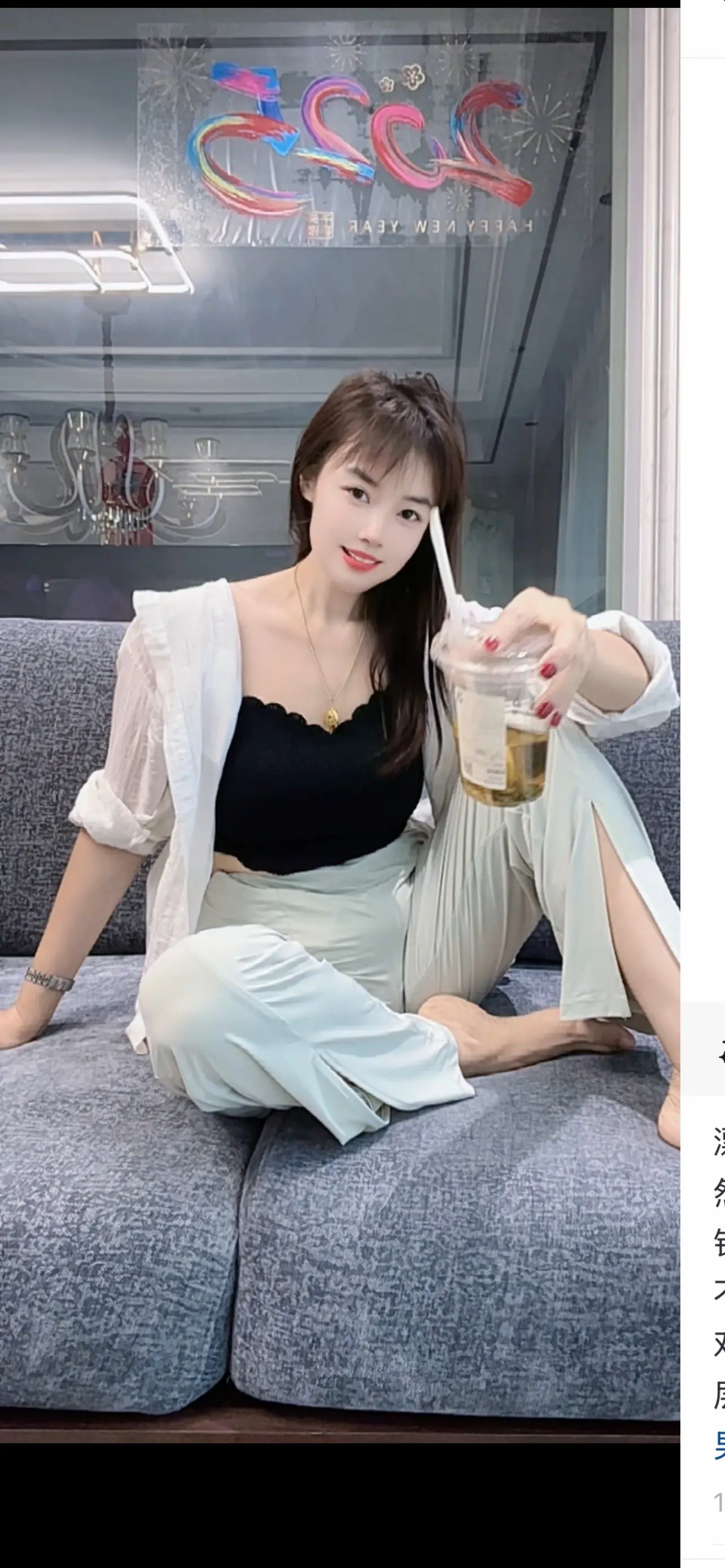 很喜欢秋天，跟恋爱一样，早晚都凉了。