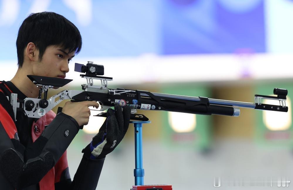 #中国00后射击选手夺巴黎奥运首金# 被中国00后射击队开枪的瞬间惊艳到！全程沉