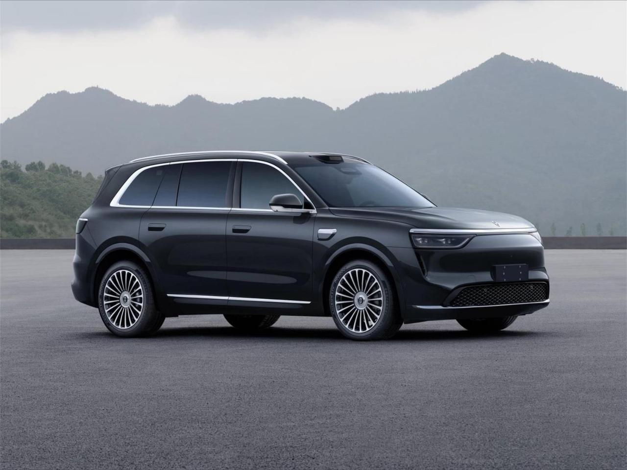 问界M8新款来了

增程版前电机功率165kW提升至170kW，后电机依旧是 2