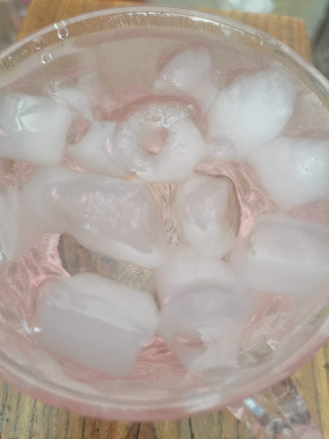 来杯冰水 