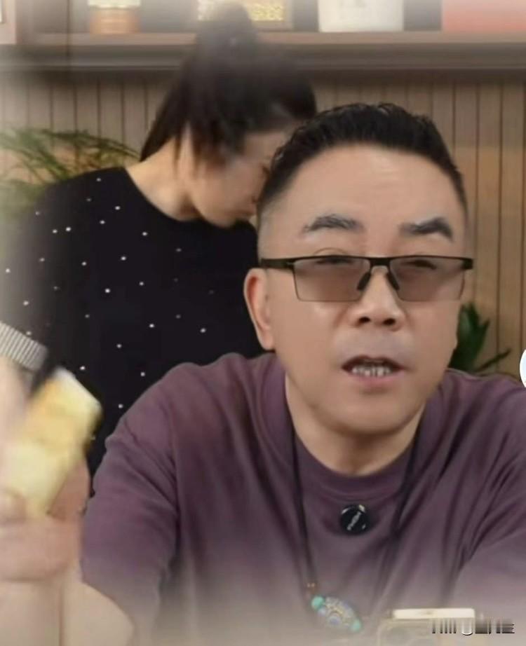 杨议先生想指点郭德纲之心，扔未死！
近日直播中，杨议先生说：
郭德纲火了之后身边