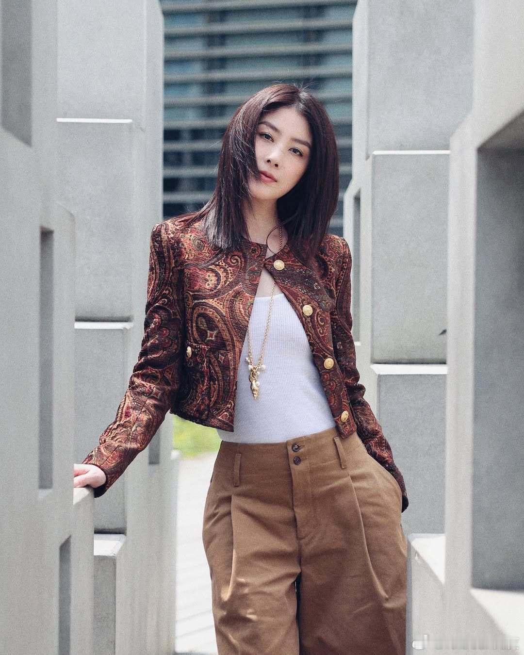 陈慧琳[超话] 在复制粘贴的时代，你是手写的诗[鲜花] ​​​