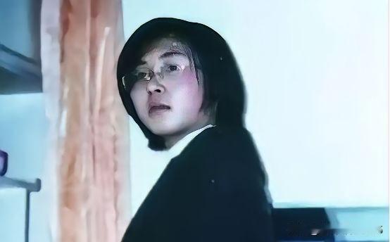 父母欠债8万送女儿留德，却失联17年，找到已是德国教授，成家立业，拒绝相认患癌父