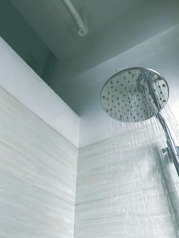 4月2日，河南农业大学新浴室洗澡水被指价格过高？每升热水计费0.045元，学生：