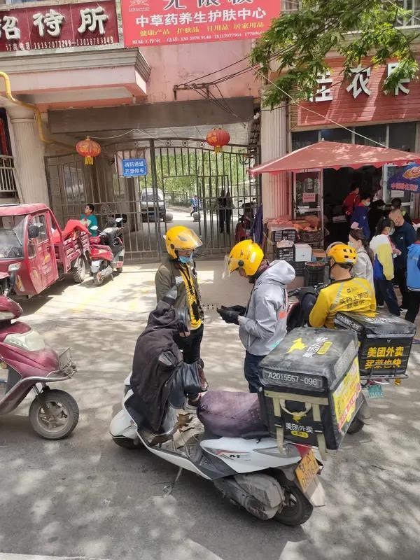 4名骑手跑腿买药被判贩毒罪，这事儿真值得说道。2021 - 2023年，陈某刚明