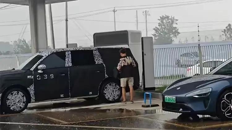 小米昆仑这一次要卷哭谁？
鸿蒙智行！理想！蔚来！还是特斯拉！
目测车长5.3米，