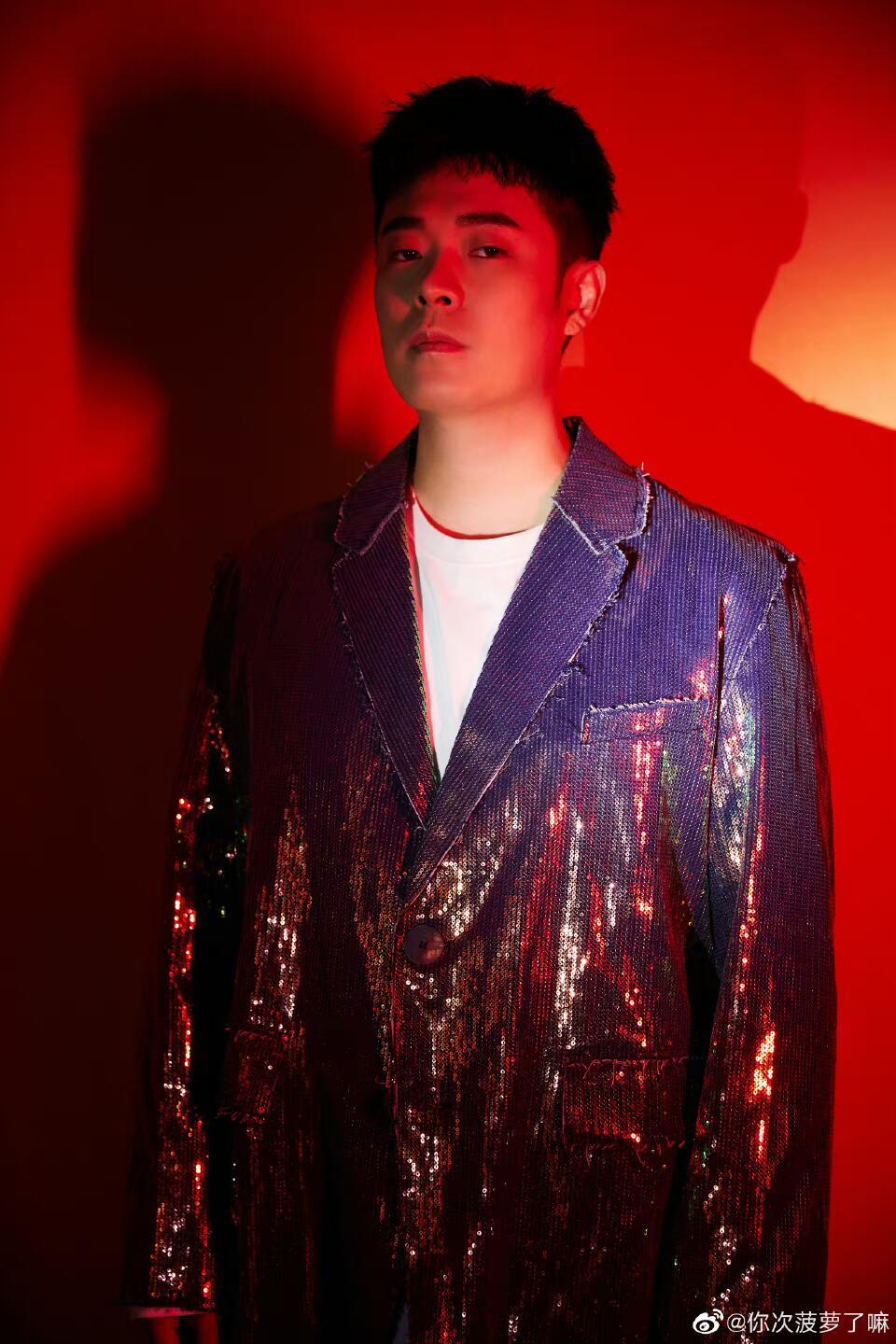 陈赫不基础造型更不基础熟悉的爽朗笑声一出来，就知道是熟悉的那个男人回来了！“好男