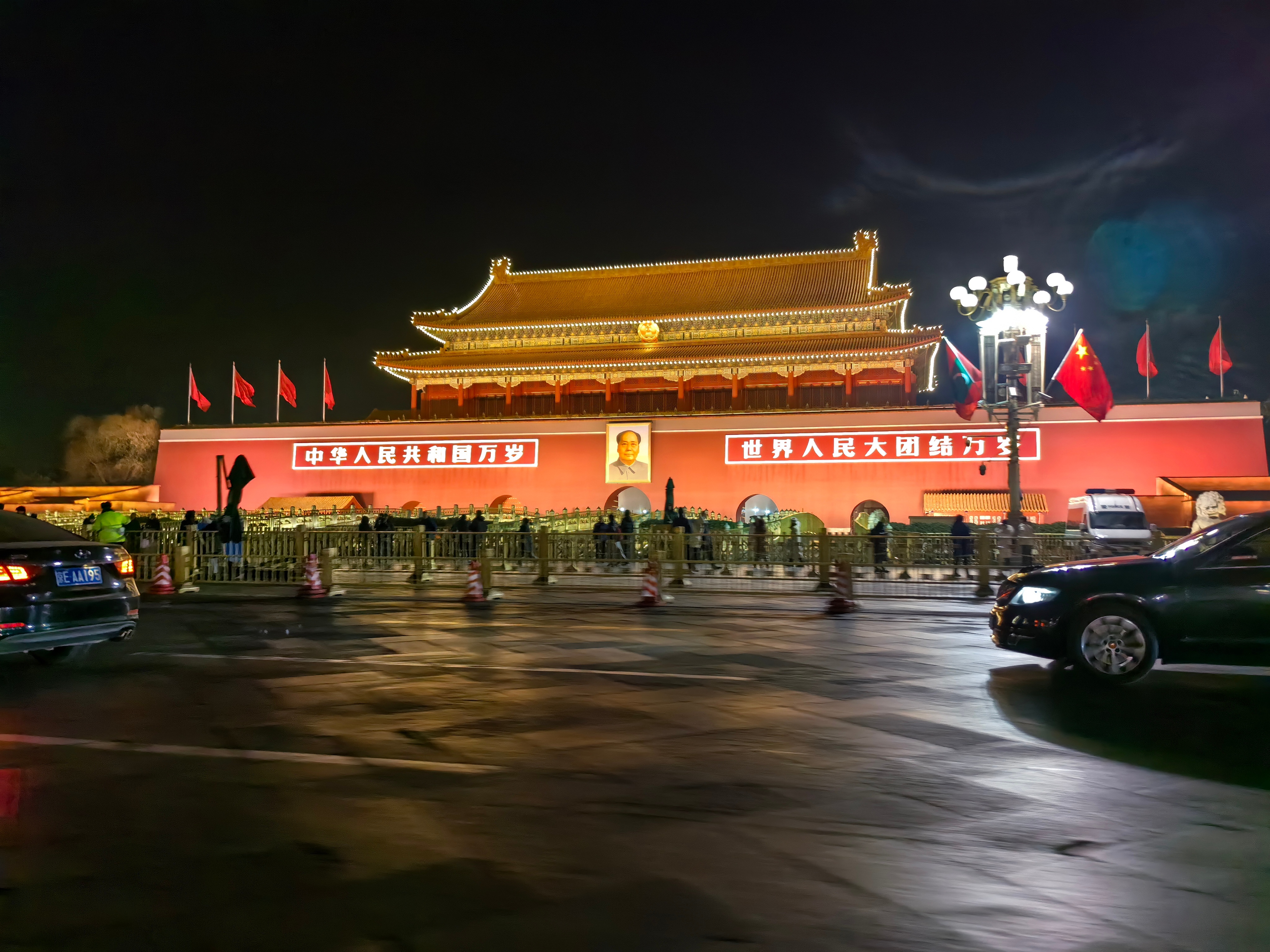 自东向西路过天安门广场  ​​​