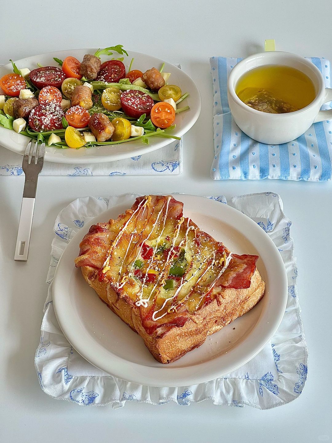 一人食早餐｜芝士培根蛋烤吐司🍞&烤肠沙拉🥗