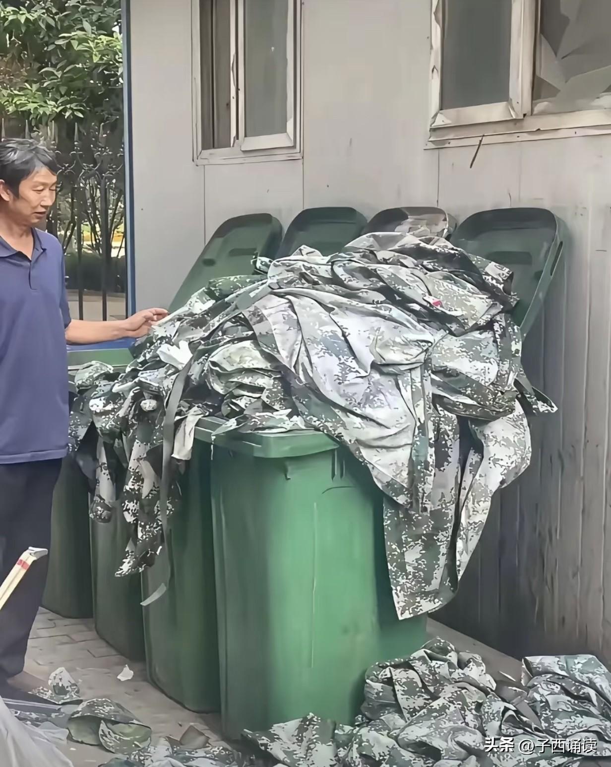 哇塞，这是哪个学校的啊？怎么军训穿的衣服竟然成了一次性用品了呢，学校收集起来留给