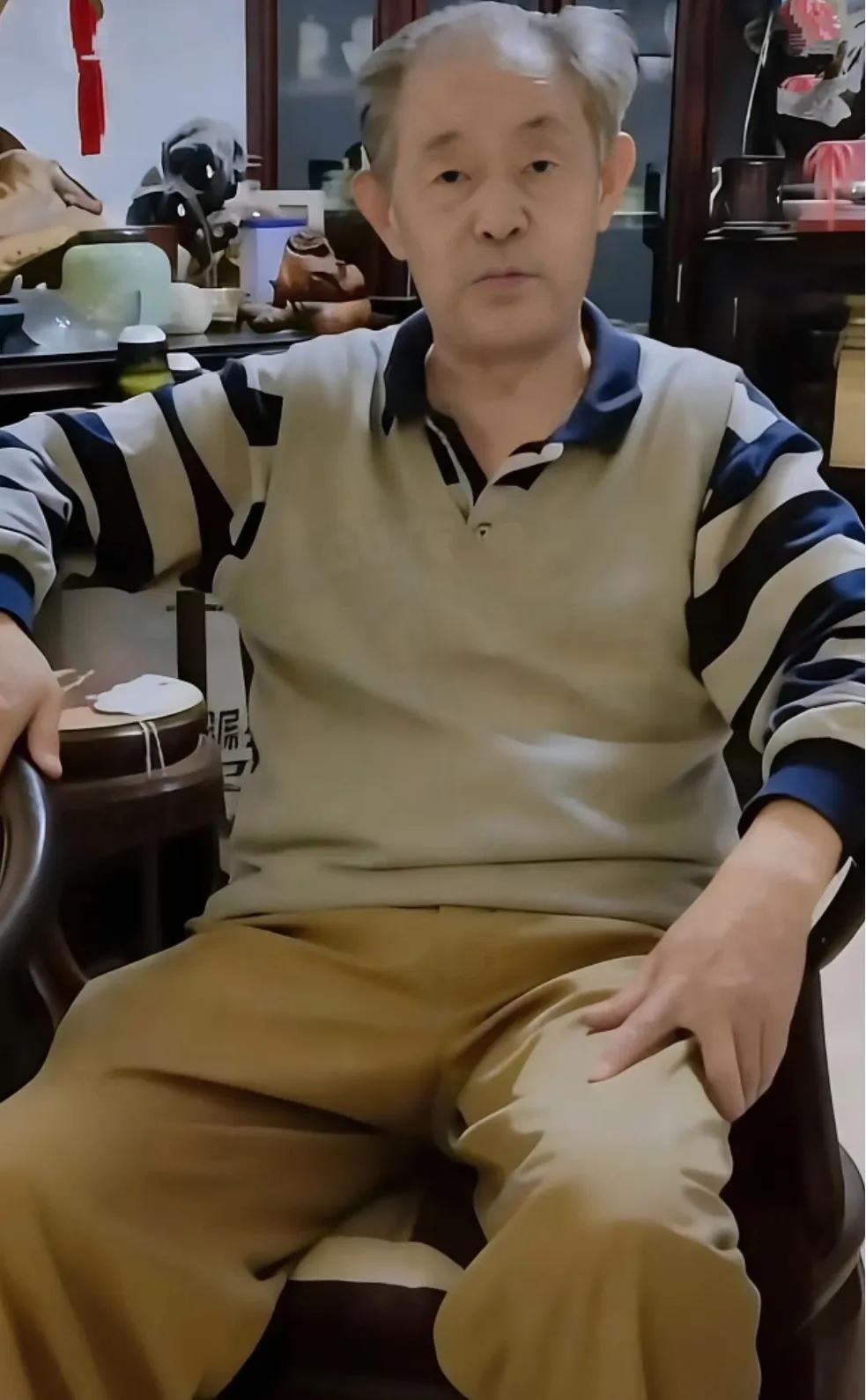 
南京博物院这老院长的一张居家照，真是把我看愣了。

        81岁的