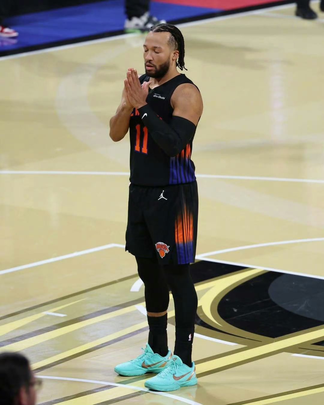 尼克斯布伦森荣获本届NBA杯MVP，本届NBA杯赛，布伦森场均得到33.2分。杰