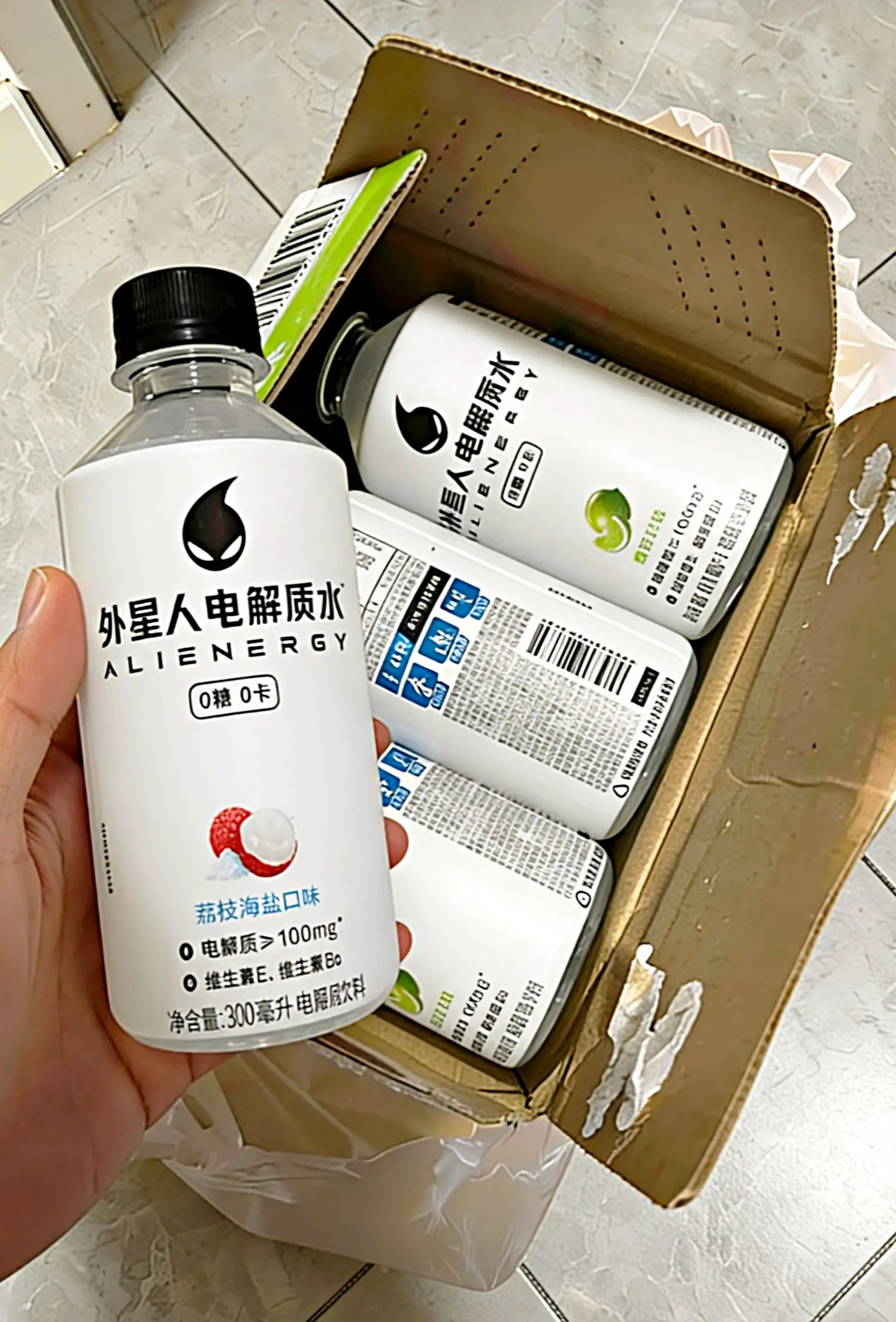 外星人电解质水破价啦，赶紧囤起来。