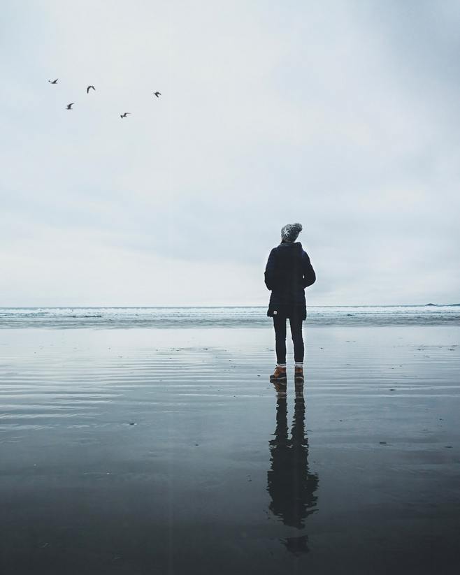 人的内心，既求生，也求死。我们既追逐光明，也追逐黑暗。我们既渴望被爱，有时候又自