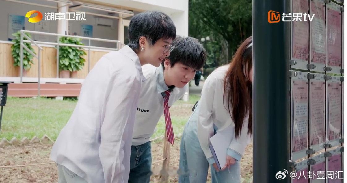 武艺05后都已经开始相亲了湖南卫视背后 相亲角惊现05后！武艺当场感慨：这年纪也