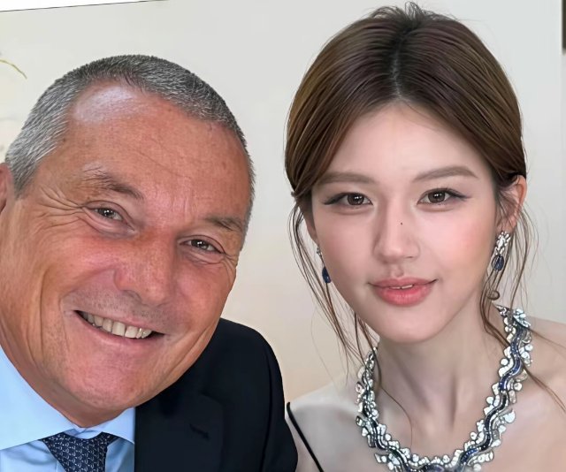 白鹿，赵露思，鞠婧祎，杨颖这四位美女和总裁的合照，第一眼谁更抗住了镜头呢？快来评