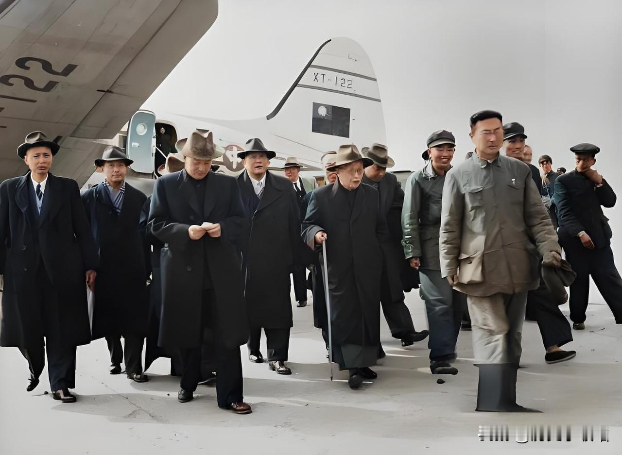 1949年4月1日，南京政府派出的和谈代表团肩负使命，飞抵北平。该代表团由张治中