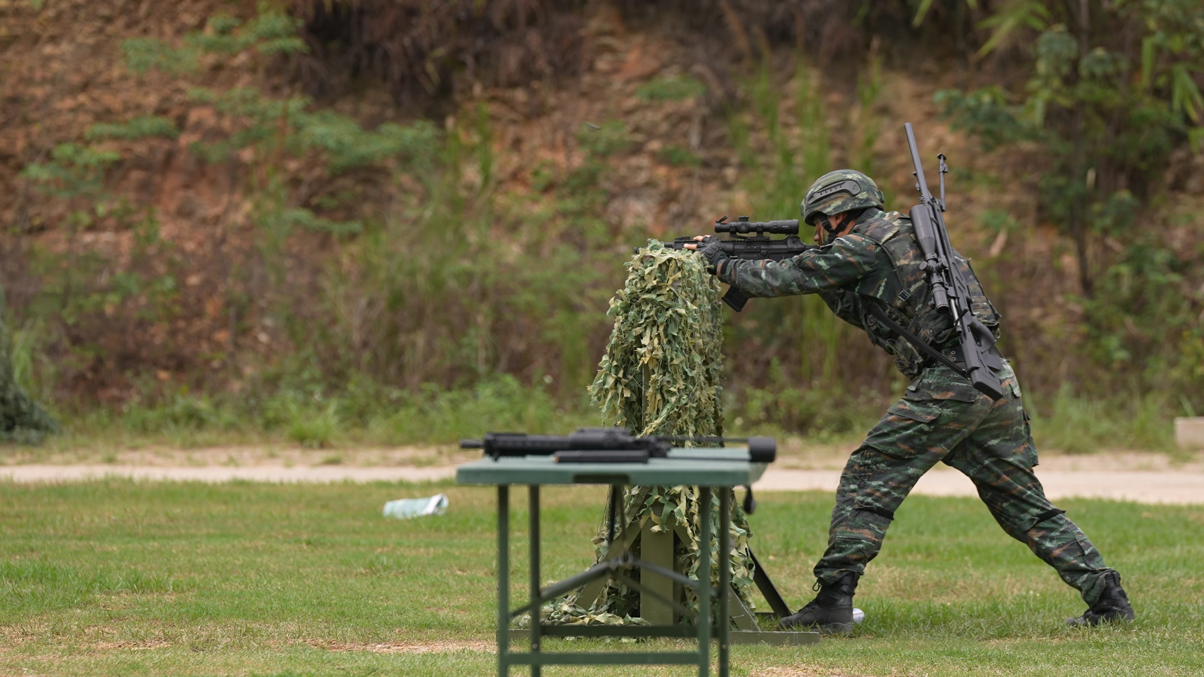武警第二机动总队某部上尉中队长刘宇，3次征战国际狙击赛场分别荣立一等功、二等功、