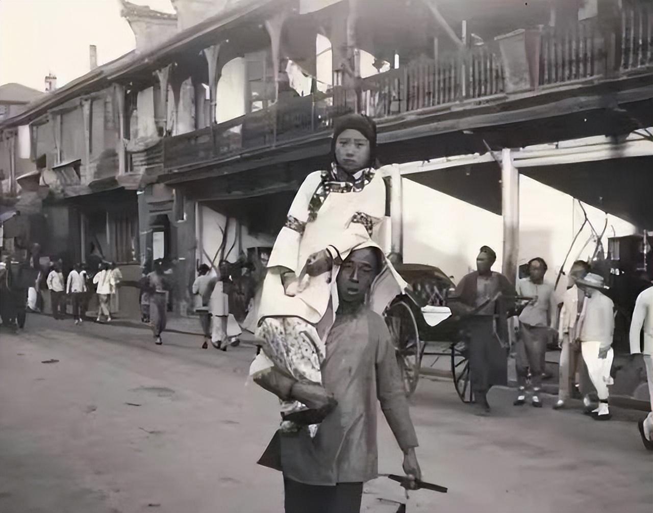 许寿裳回忆  鲁迅拒绝与人同舱的理由
 
我与鲁迅启程北上，还有蔡谷清和舍侄世瑨