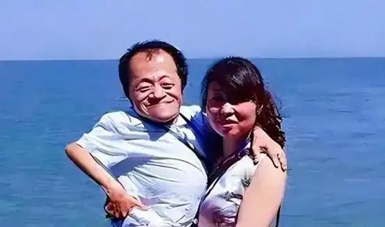 放弃中石油高级工程师，嫁给七十厘米丈夫、许迎春心里到底怎么想
刷到许迎春的故事，