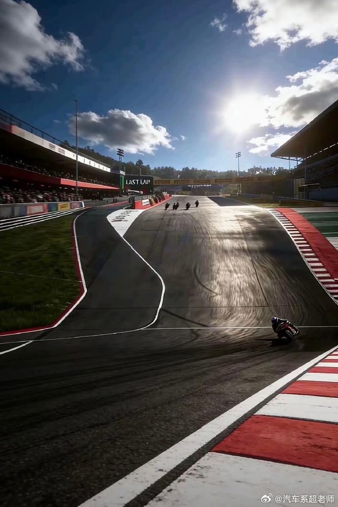 借着张雪机车的热搜，谈谈感悟：同样是上热搜，有人靠争议昙花一现，张雪却凭着一台机