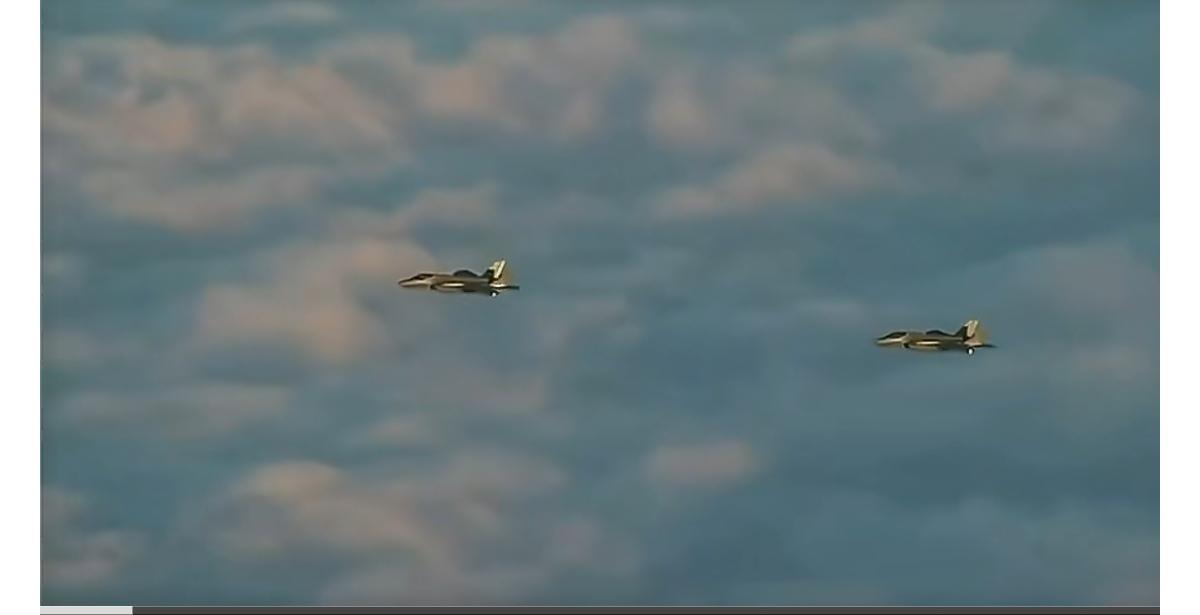 丹麦F-35战斗机与法国加油机在北大西洋上空进行北极环境下的作战演练，说是要震慑