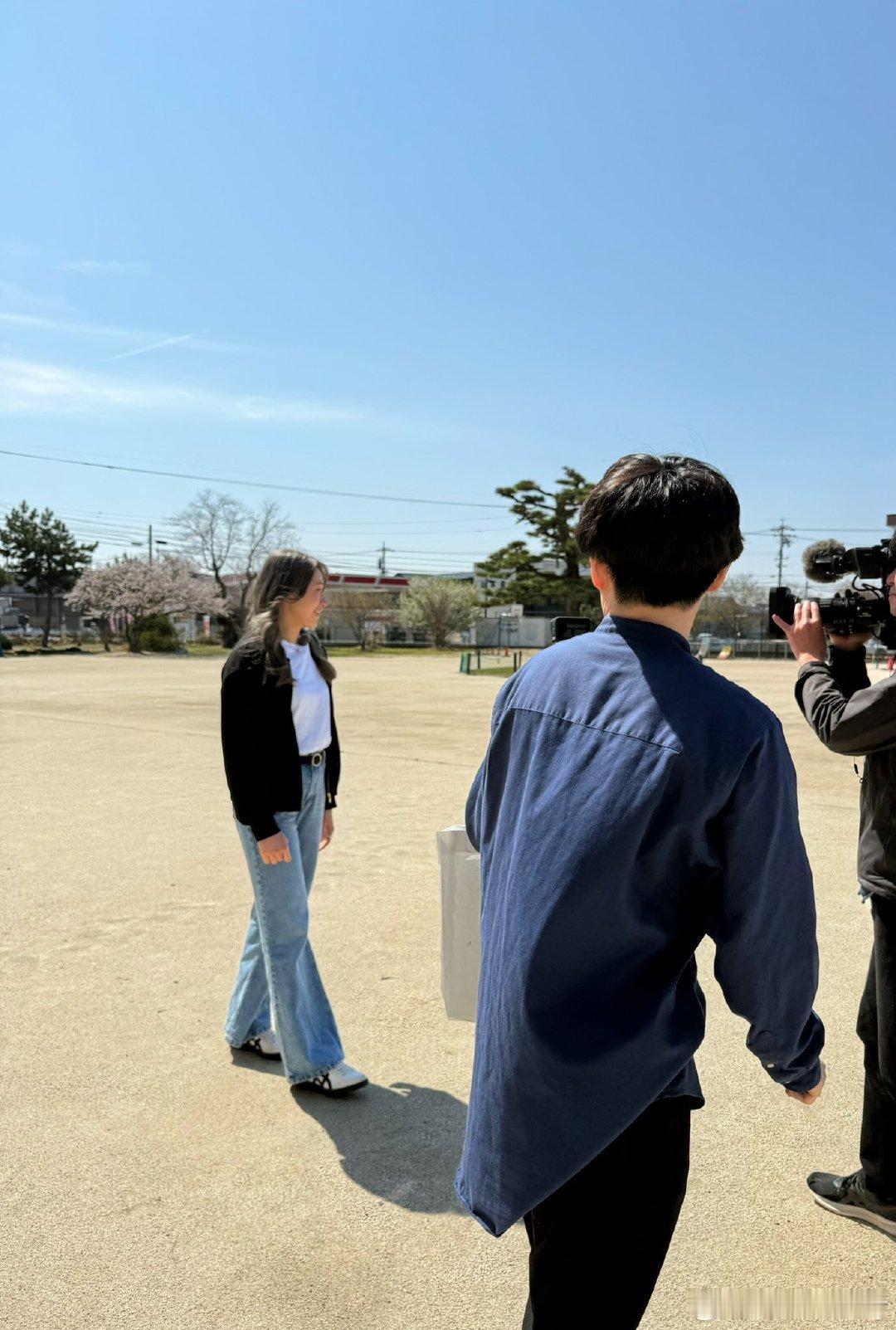 石川接受母校的采访！两兄妹在日本都是炙手可热的排球明星。女排 日本女排