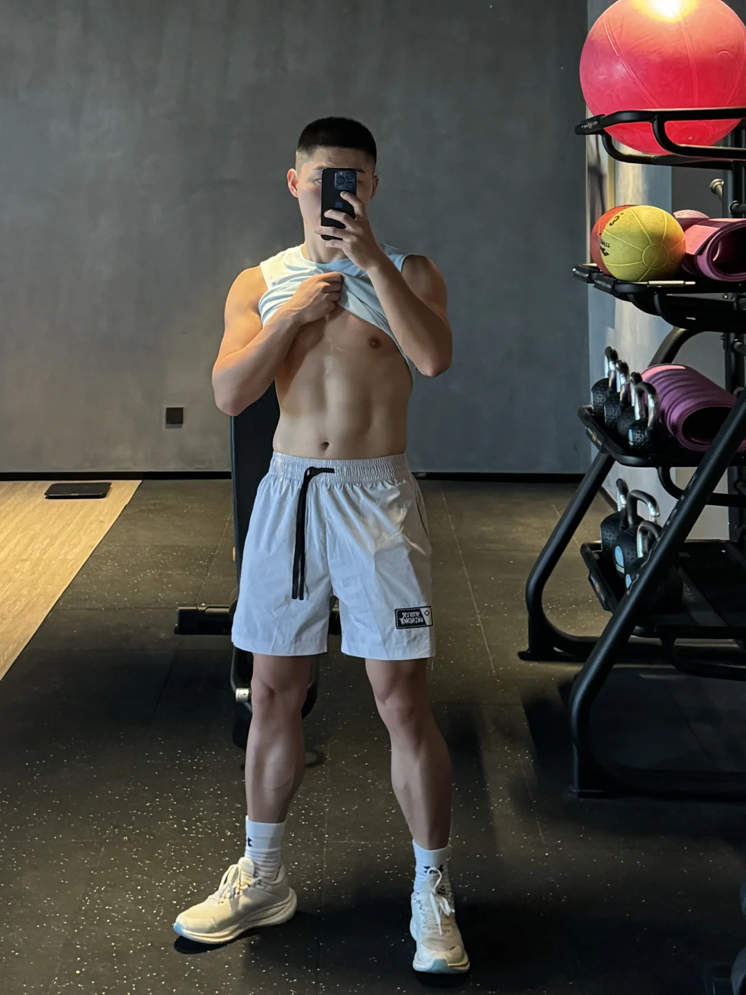 发现一面好看的镜子😎