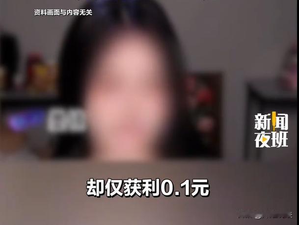 安徽，男子深夜在家里播放不健康的视频，屋内传出了怪异的女人的声音。男子并不觉得扰