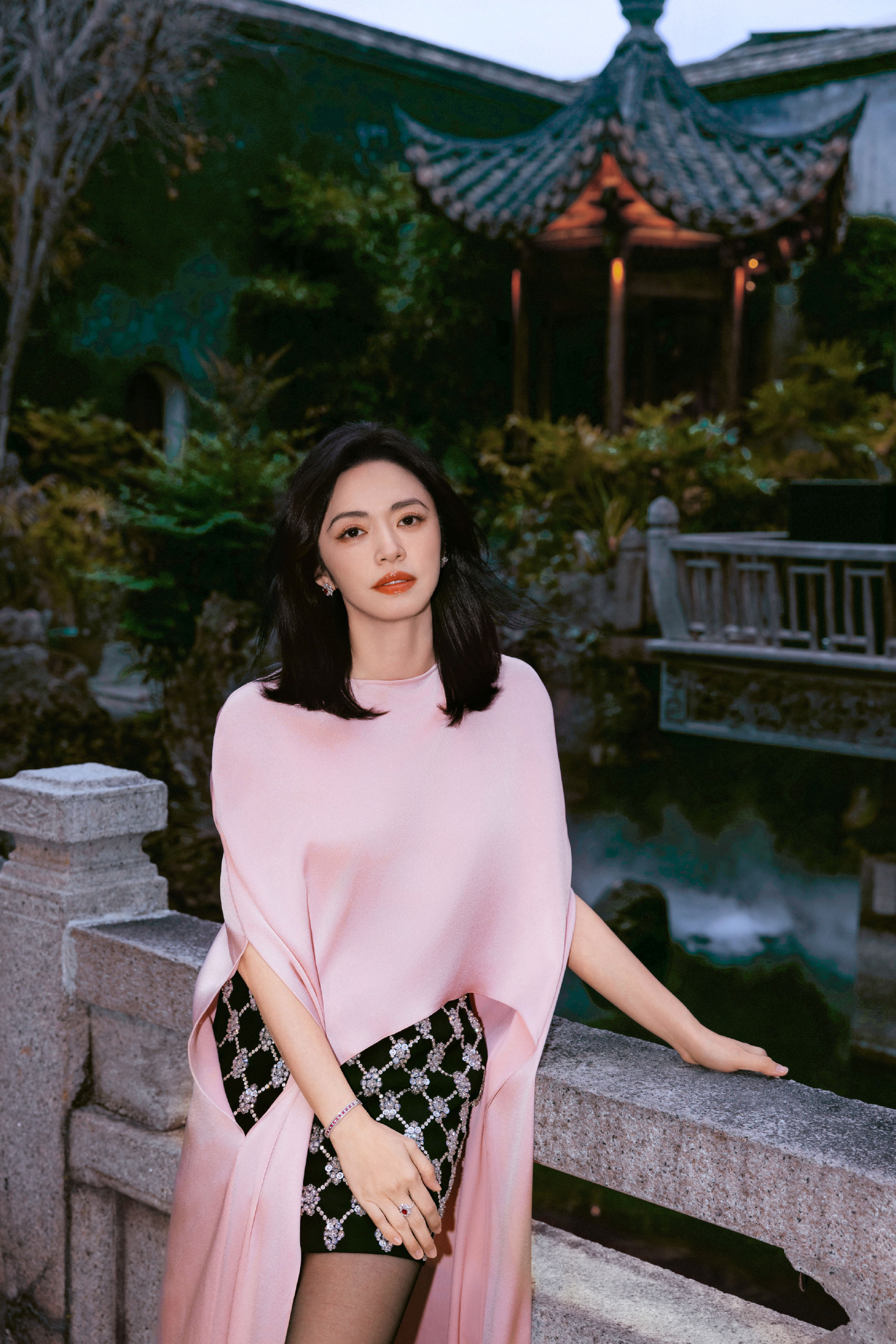 姚晨福建春晚打卡三坊七巷姚晨回福建老家啦！三坊七巷这身粉裙子美翻了啊啊啊啊又甜又